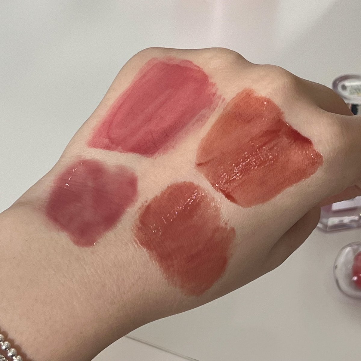 ช่วงนี้อินลิป 4 อันนี้มากอปากฉ่ำ สีก่ำๆเหมือนแยม เยลลี่ หน้าผ่องมาก หอม ติดทน🍅🥨˚ ༘♡