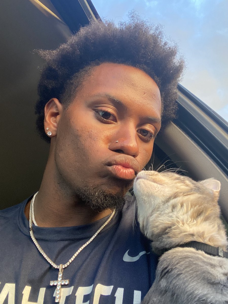 anazjae💰 tweet media