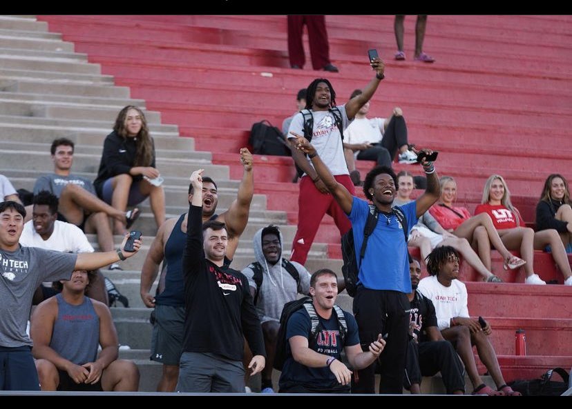 anazjae💰 tweet media