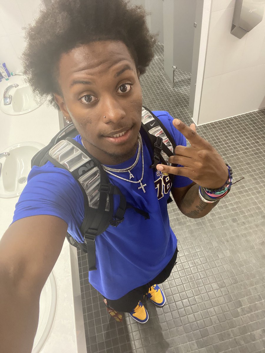 anazjae💰 tweet media