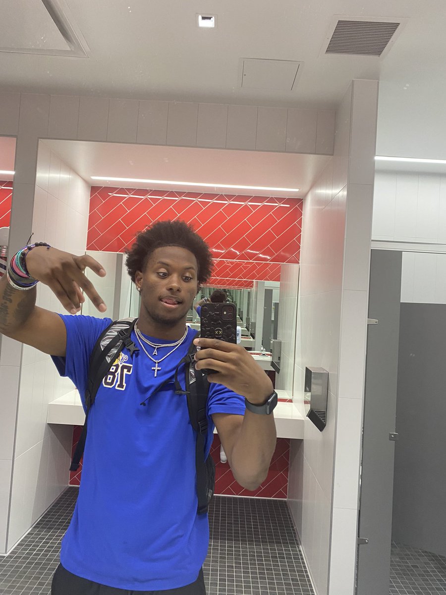 anazjae💰 tweet media