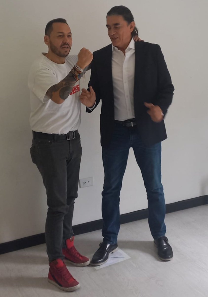 Rincon001A's tweet photo. Cerdos Escritores ?
Puercos Escritores ?

Felicidad: Verlos hundidos en las elecciones, no creén ? https://t.co/GScvnrUtkC