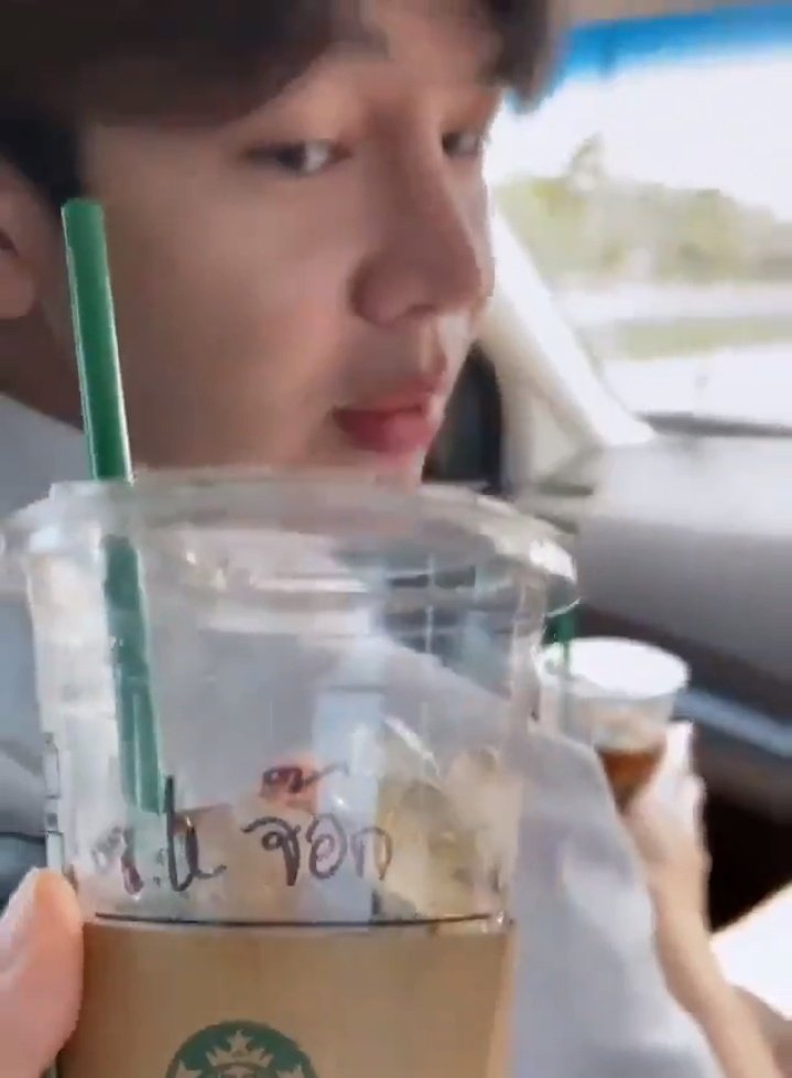 dwmdecqt's tweet photo. boc artist กับชื่อบนแก้ว starbucks

น้องบาส     →     k'บาส ✅
พี่ต๋อง         →      k'ต่อ ✅
พี่จ๊อบ        →       k'จ๊อก ✅✅✅✅ https://t.co/LyL45dO8mL