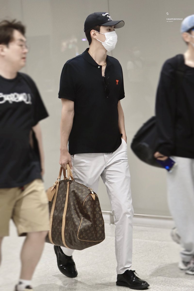 Grapeboy0412's tweet photo. 230815 ICN🛬️

#세훈 #SEHUN #吴世勋 @weareoneEXO https://t.co/bsrMBVjuVd