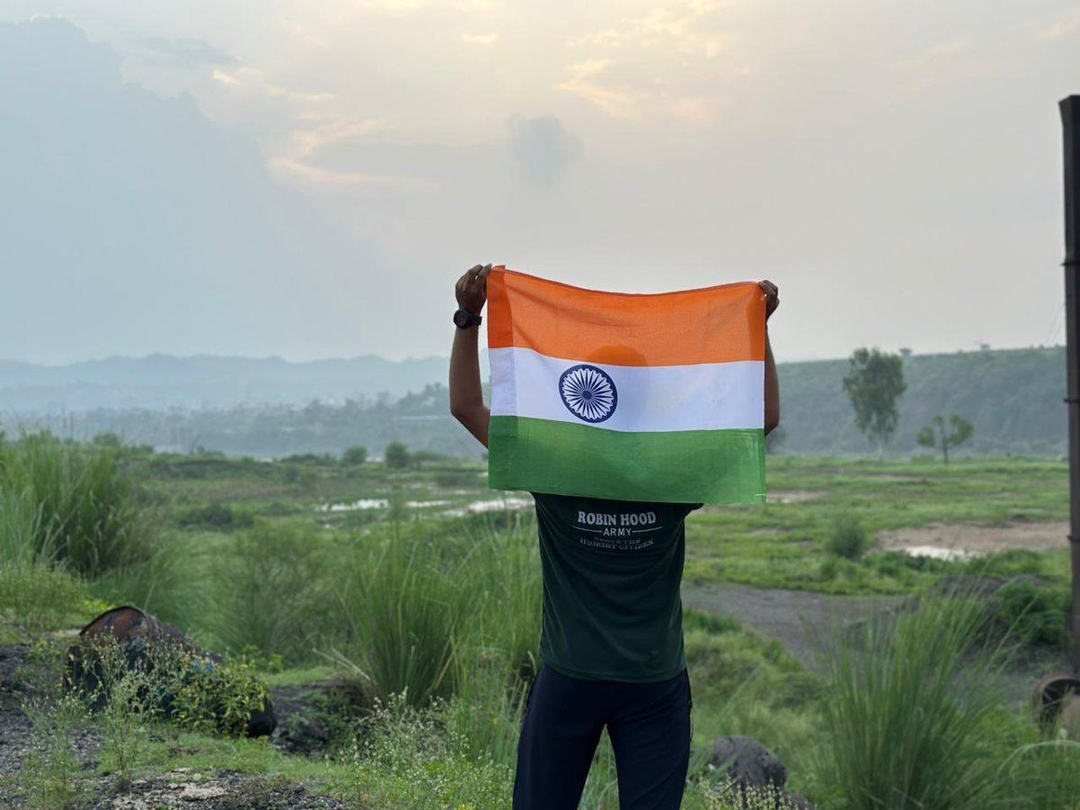 #MissionSwades has been about honouring the diversity of our country, ensuring impact makes it to the deepest interiors, where it’s needed most. Robins, today is about going out and doing what we do best - forging new bonds, spreading smiles & impacting lives 💚 Jai Hind 🇮🇳