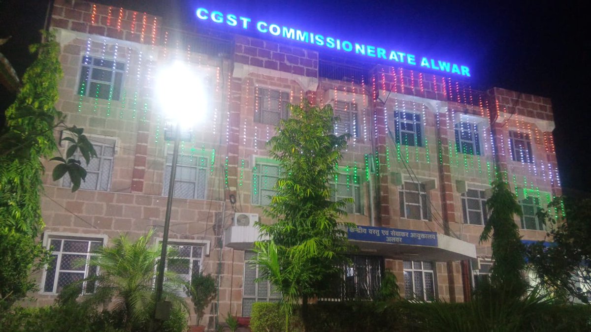 CGST_ALWAR's tweet photo. CGST, Alwar Commissionerate celebrated the 77th Independence day. Shri G.R. Meena, Assistant Commissioner hoisted the National Flag and delivered  Independence day message. #AzadiKaAmritMahotsav  @CGSTJAIPURZONE @CgstJaipur @UdaipurGst @FinMinIndia @dghrd_cbic  @cbic_india https://t.co/VtUhUdkT27