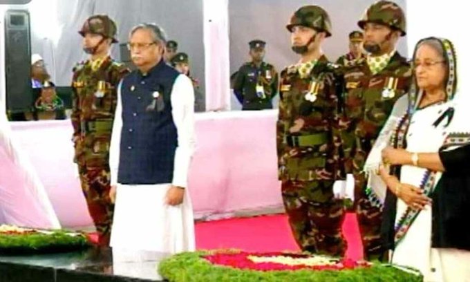 বঙ্গবন্ধুর প্রতিকৃতিতে রাষ্ট্রপতি-প্রধানমন্ত্রীর শ্রদ্ধা