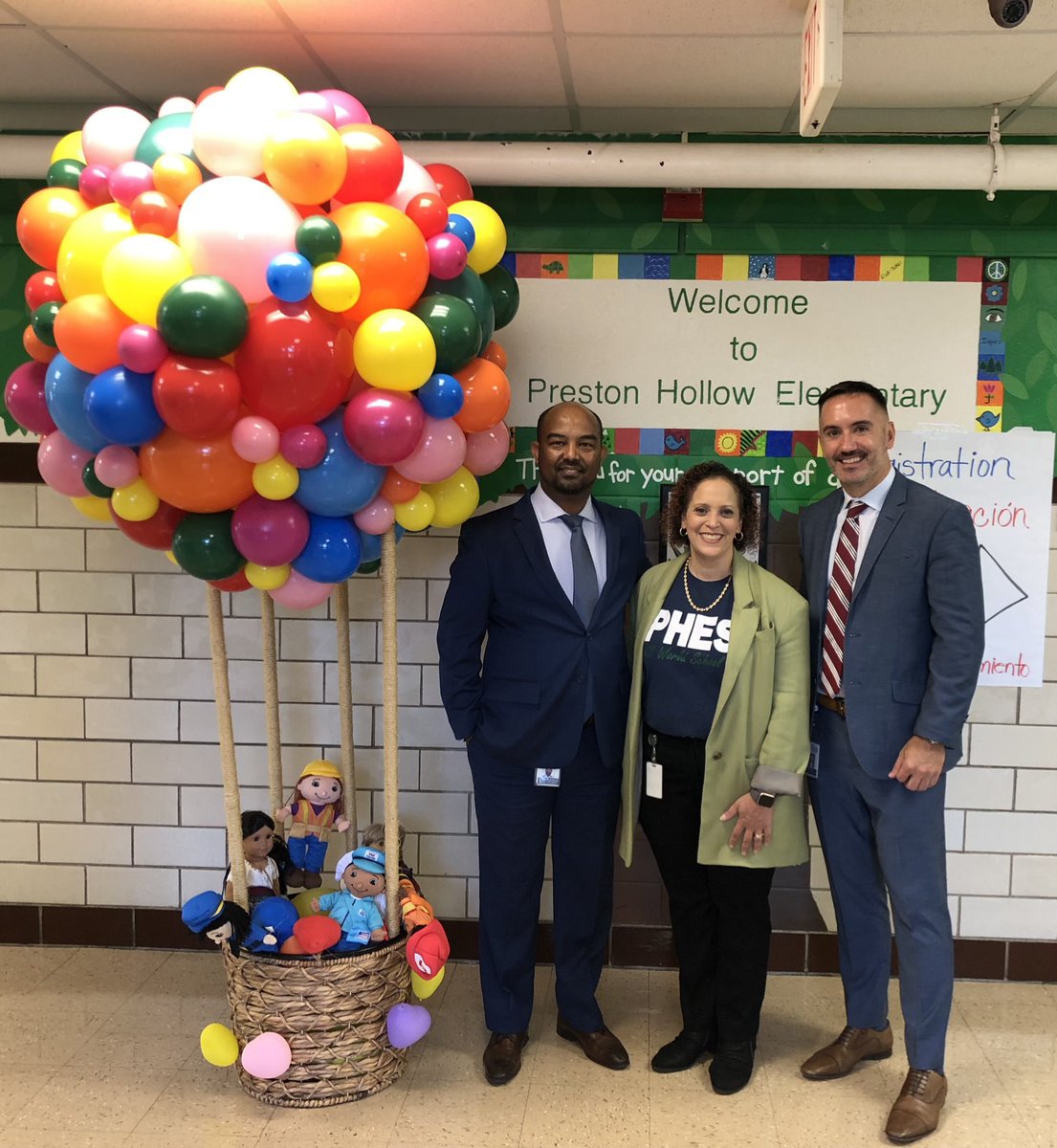 DISDPadgett's tweet photo. Things were off to a tremendous start at @PrestonHollowES today. Associate Superintendent @RyanZysk and ED @TemesghenAsmer3 enjoying a visit and seeing all of the smiling faces on children and the hard work and preparation of the teachers with Principal Peralta. @DallasISDSupt https://t.co/o5wnMO8S7q
