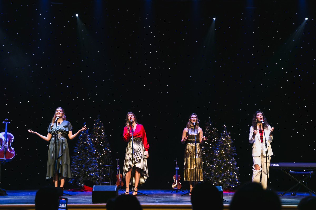 The Hall Sisters tweet media