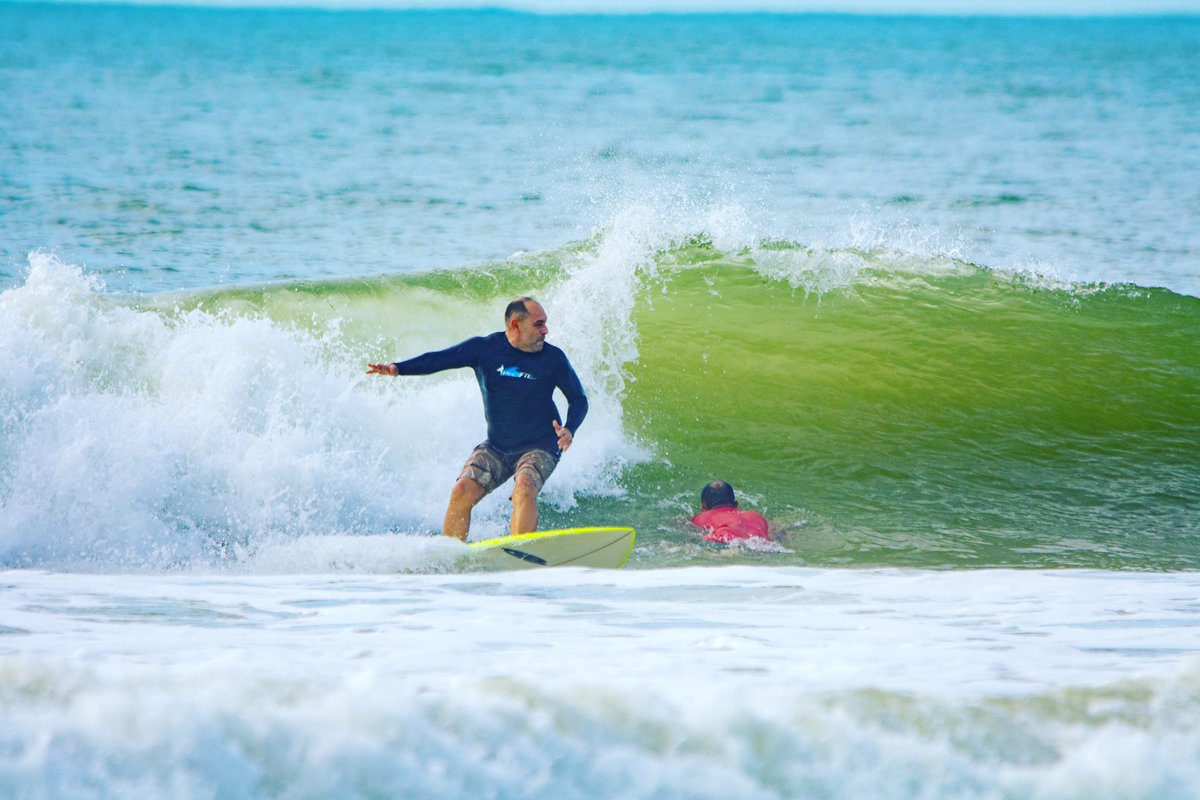 QUADRINI's tweet photo. O DJ também gosta de umas marolas 

#surf #vibe https://t.co/ZOpbgaoyHY