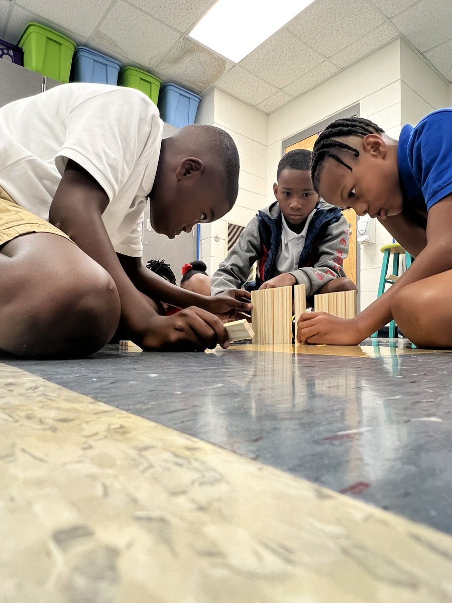 MsLawrenceMPS's tweet photo. Week 1 of STEM class @academy_ib looked a little something like this.. 

https://t.co/PhsSBfp3dz https://t.co/GQg5m8akm5