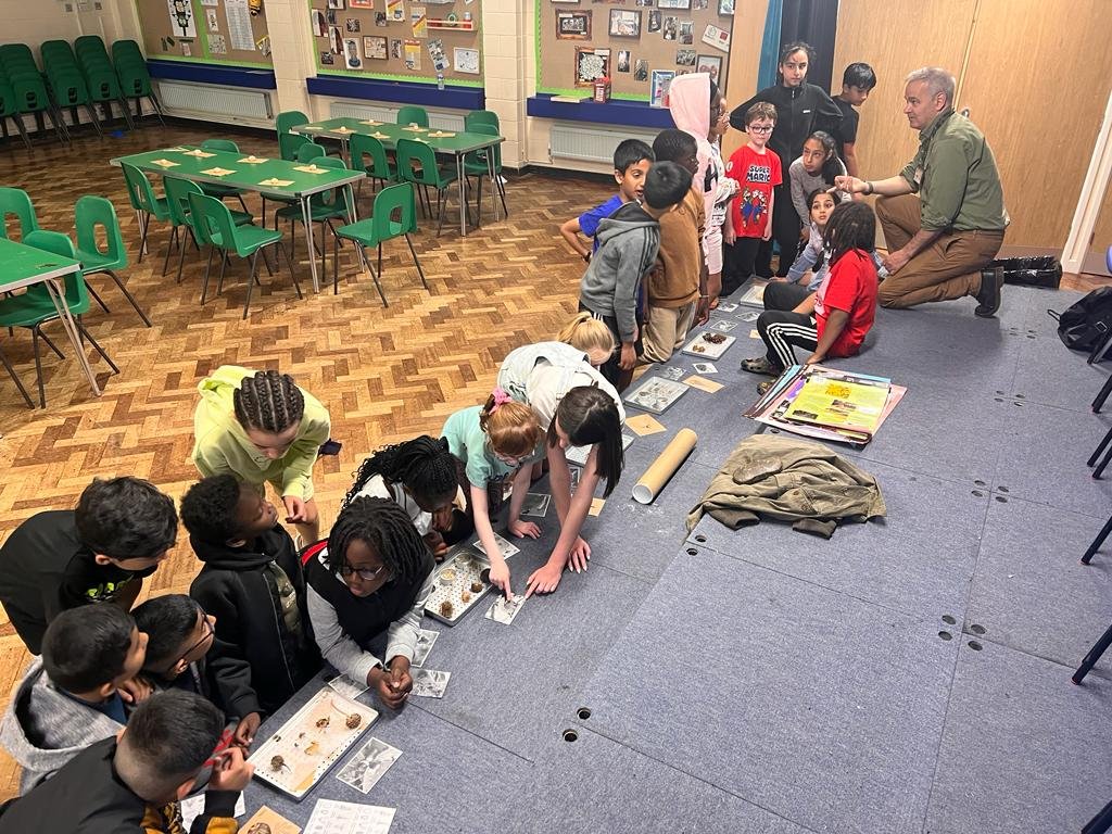 SOS Playscheme - Seeds of Travel workshop at @WelfordPrimary! 🌍Our Green Mentor invited everyone to sculpt a world of travel and migration,represented by clay seeds. 🌱 The workshop considers the importance of migration in nature and the worlds resilience through diversity.🗺