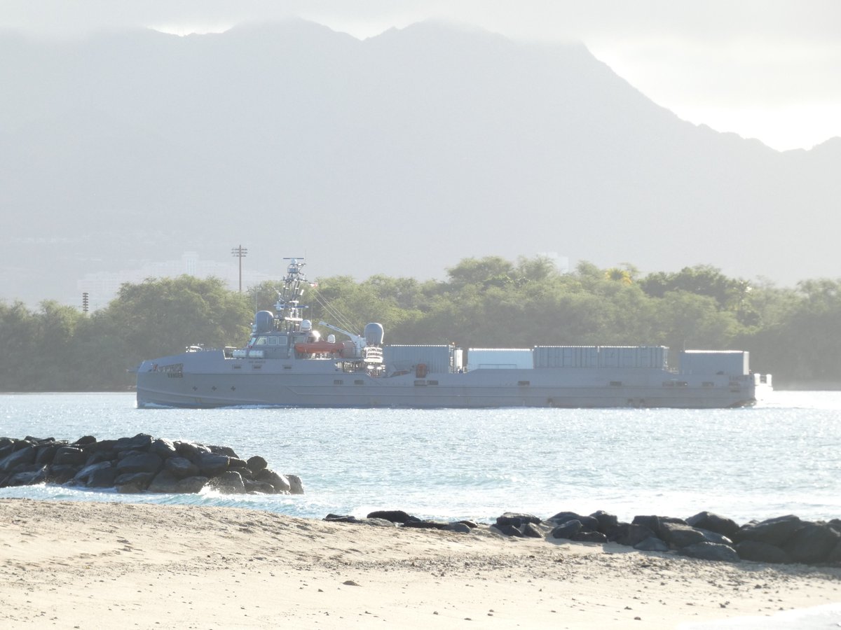 WarshipCam's tweet image. U.S. Navy unmanned surface fleet heading into Pearl Harbor - August 14, 2023 

* USV Mariner
* LUSV Ranger
* USV Sea Hunter
* USV Seahawk

SRC: TW-@ES12071207
