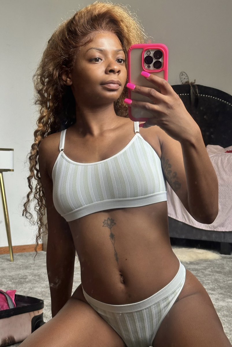 breee_blu's tweet photo. I’m hornyyyy https://t.co/7raacQ2QTE https://t.co/721ej4FPRX