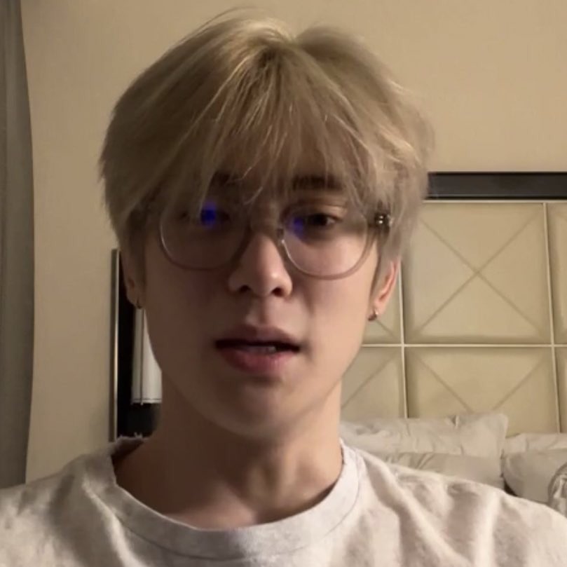 สเปค : ชอบคนใส่เสื้อยืดธรรมดาๆ อาจจะใส่แว่นด้วยนิดหน่อย 

สเปคที่หมายถึงจริงๆ :