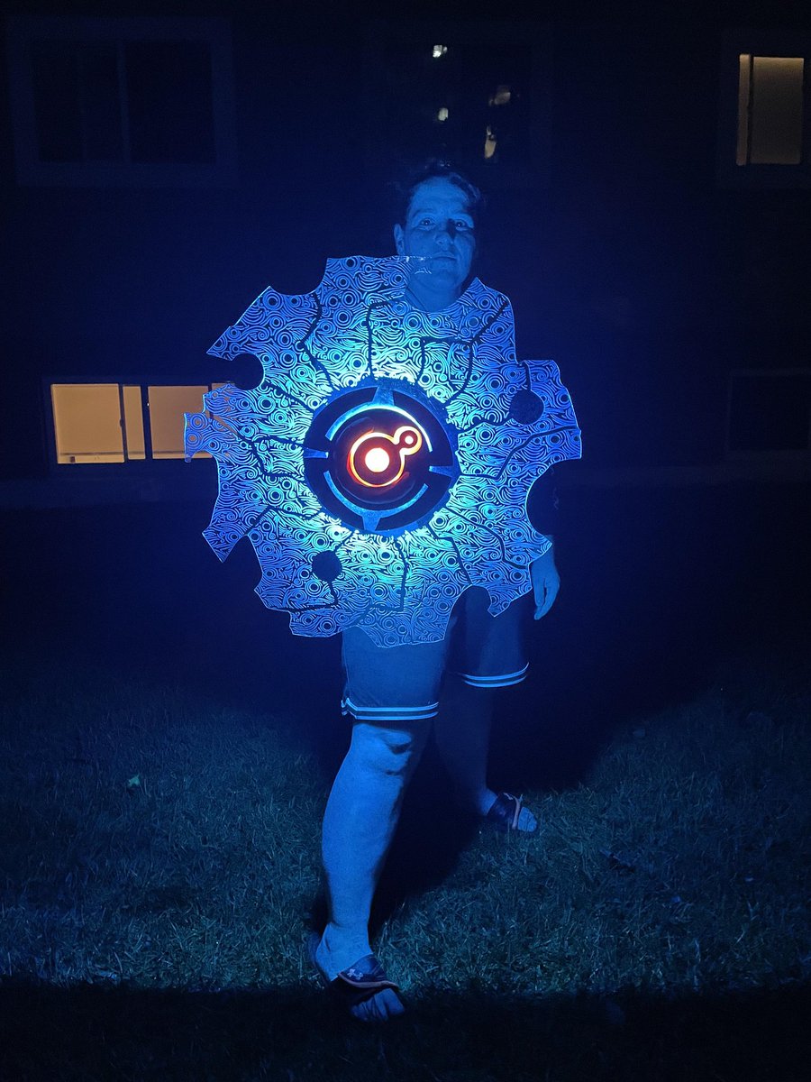 autumn1915's tweet photo. God I love this shield 
📸 @KakookieUwU
#zelda #prop #guardianshield https://t.co/TgiQd3H649