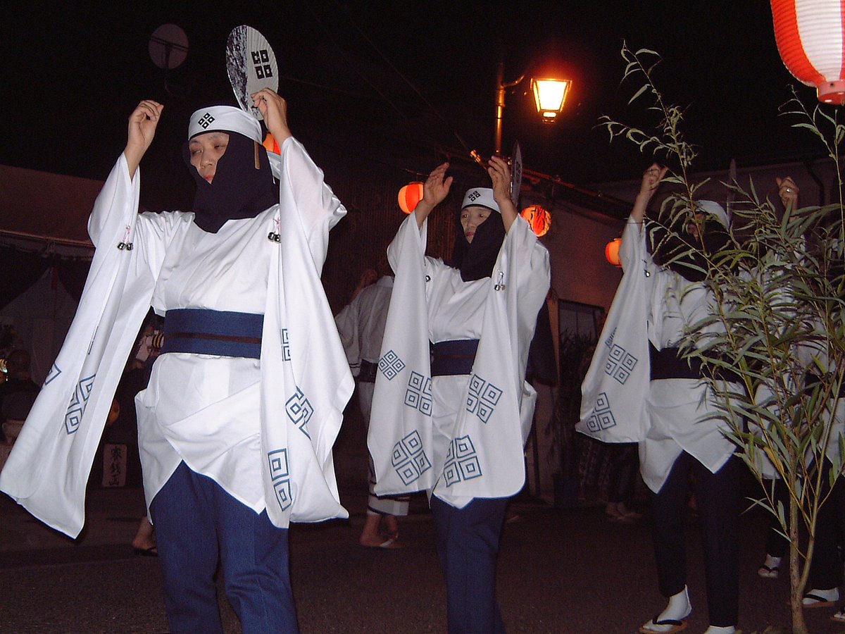 TsuwanoInfo's tweet photo. #TsuwanoOdori will be held inside today from 8pm due to the bad weather.
#IwamiKagura from 6pm, #Taiko performance from 7pm. There will be some food stalls as well.
We're waiting for you!
#津和野踊り #石見神楽 #長福千原座 #つわの太鼓 #殿町盆踊り大会 #NinjaDance https://t.co/q5W2CnwrzV