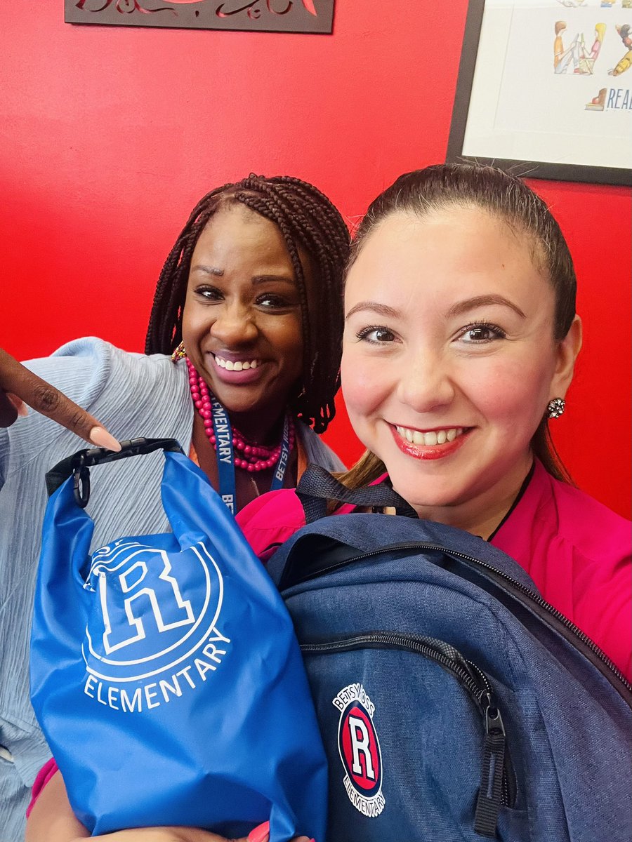 iliana_kd's tweet photo. Exponential things are going to happen at “The” Betsy Ross @BetsyRossElem this year with leader @PrincipalReed_ !⭐️The excitement &amp; action aligned to the outcomes is living and breathing. Thank you for the swag!💙❤️#mastersofchange #excellenceinaction https://t.co/XjtmeuXfcl