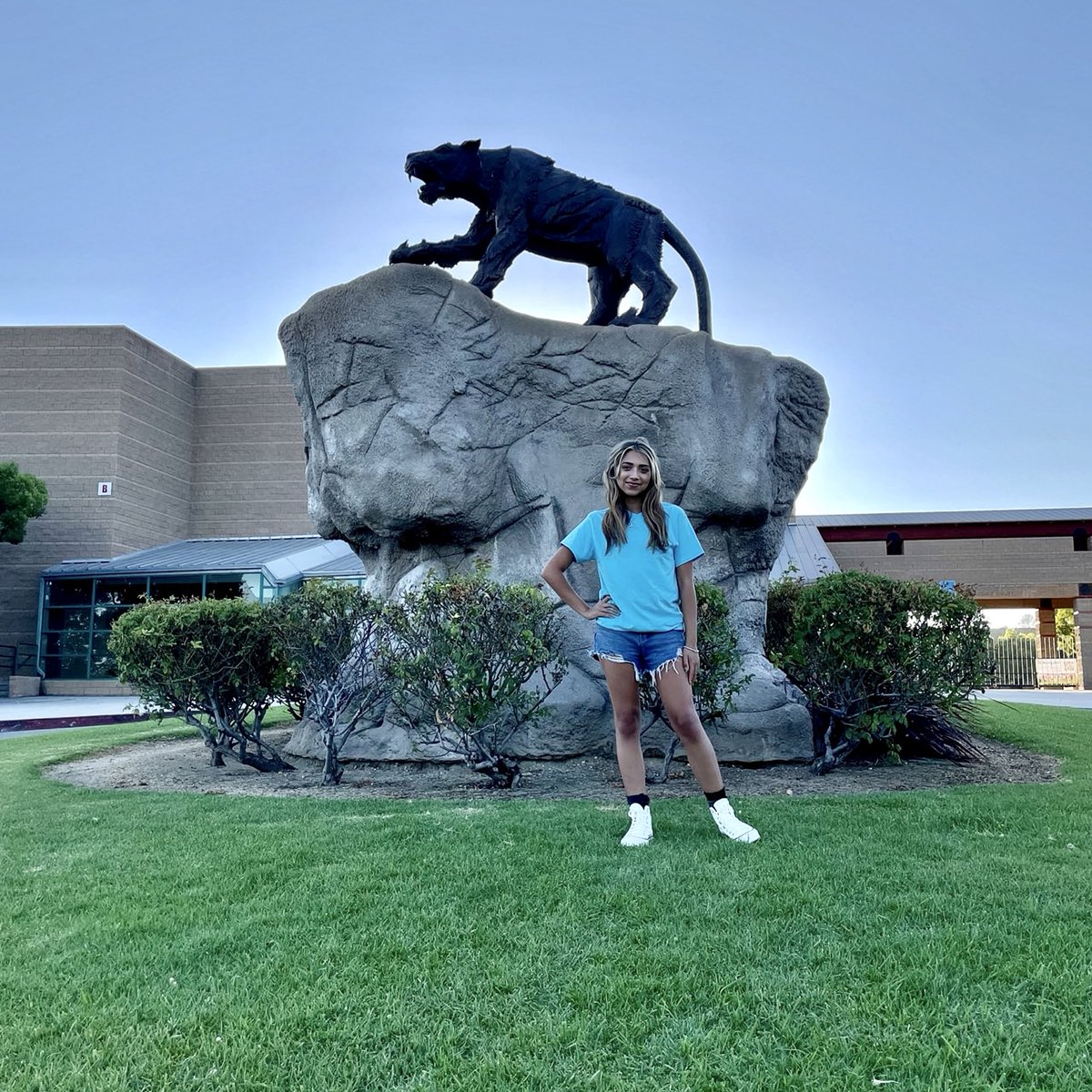 JennMelby's tweet photo. Our #Wildcat surfed into the #FirstDay of her #SecondYear at @breaolindahs today! #HangTen Jocelyn &amp; shred your #sophomore year! 🎒🐾🏄🏻‍♀️📚❤️ #firstdayofschool #backtoschool #breaolindahighschool #10thgrade #bohs #wearebousd #BreaFirstDay #Classof2026 https://t.co/9UdQIBmz7U https://t.co/2Fsqbw2ktT