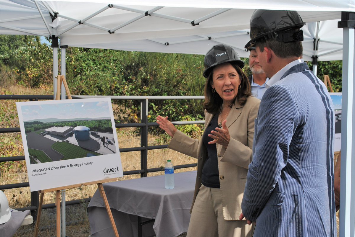 SenatorCantwell's tweet photo. This site should soon host a facility that turns Southwest Washington's food waste into clean energy. The project uses the Energy Investment Tax Credit passed last Congress. Thanks to @DivertInc for hosting the visit and for bringing new jobs to Longview. https://t.co/sxmM6h6ICW