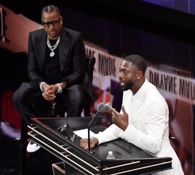 MiamiPlusMore's tweet photo. Dwayne Wade giving A.I his flowers was amazing during his hall of fame ceremony 🥲💐

#HeatTwitter https://t.co/4y0uJdGGzz