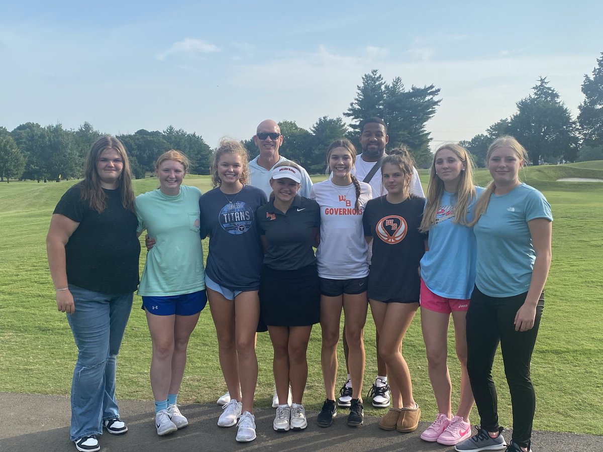 ScottCupp11's tweet photo. Lady Govs Hoops going out to support one of their own at Green Meadow..Natalie Etherton!!! Checking to see if that is country club attire??? https://t.co/7DMXdVNHGG