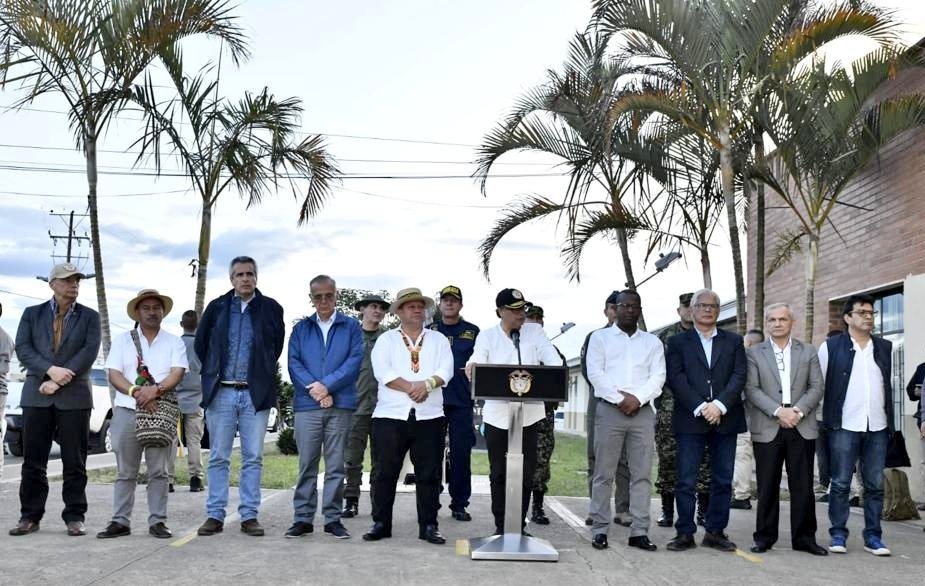 En coordinación con nuestras @FuerzasMilCol contribuiremos a paralizar las economías ilícitas en #Cauca, tal como lo ordenó el señor Presidente de la República @petrogustavo, tras #ConsejoDeSeguridad con @Ivan_Velasquez_ y alcaldes.