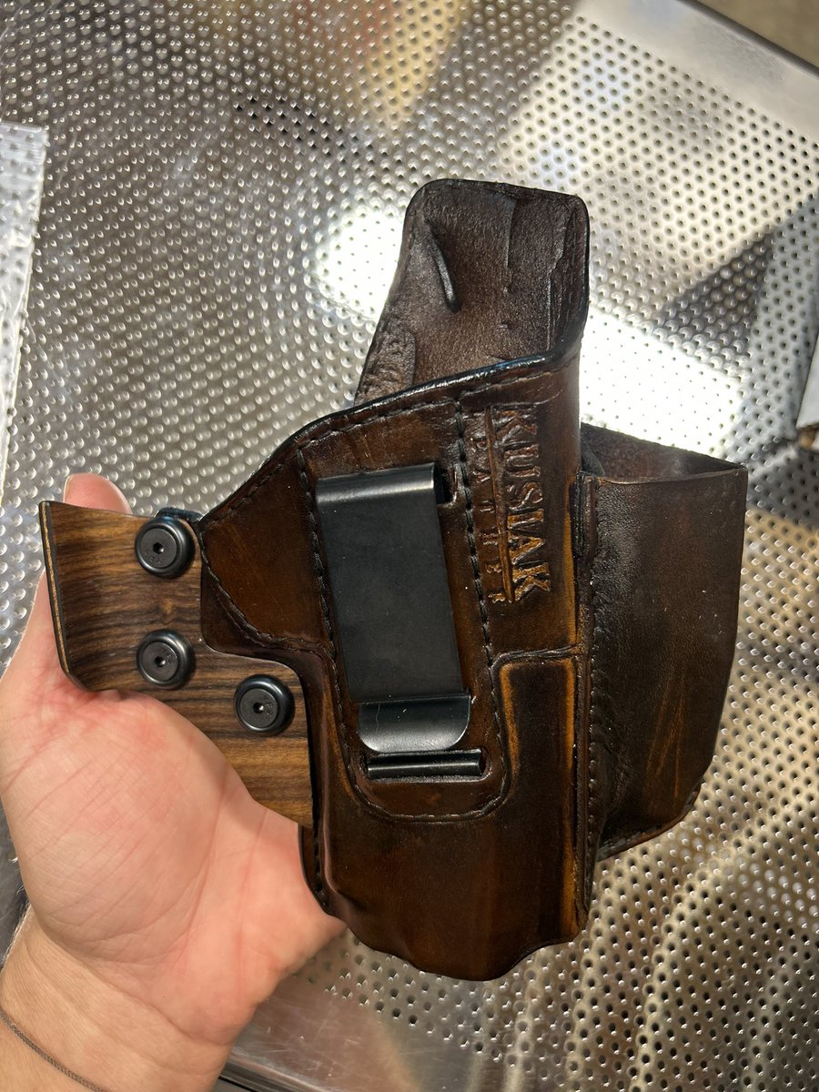 Staccato C2 American IWB with the ExtraMag option Russet brown ! #carbonfiber #wingholster #clawholster #gunholster #madeinusa #madeintexas #holster #staccato #sti #staccatoc2 #handmade by #kusiakleather