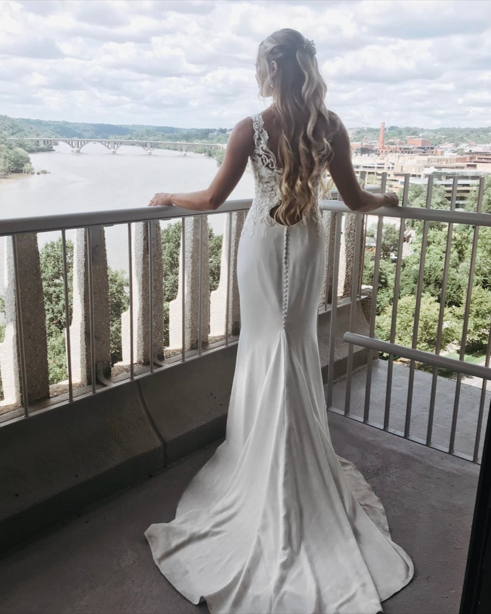 DCREchick's tweet photo. Top of the world 🤍💍 #dcwedding #watergatehotel #dcbride https://t.co/zwxFjvzMYw