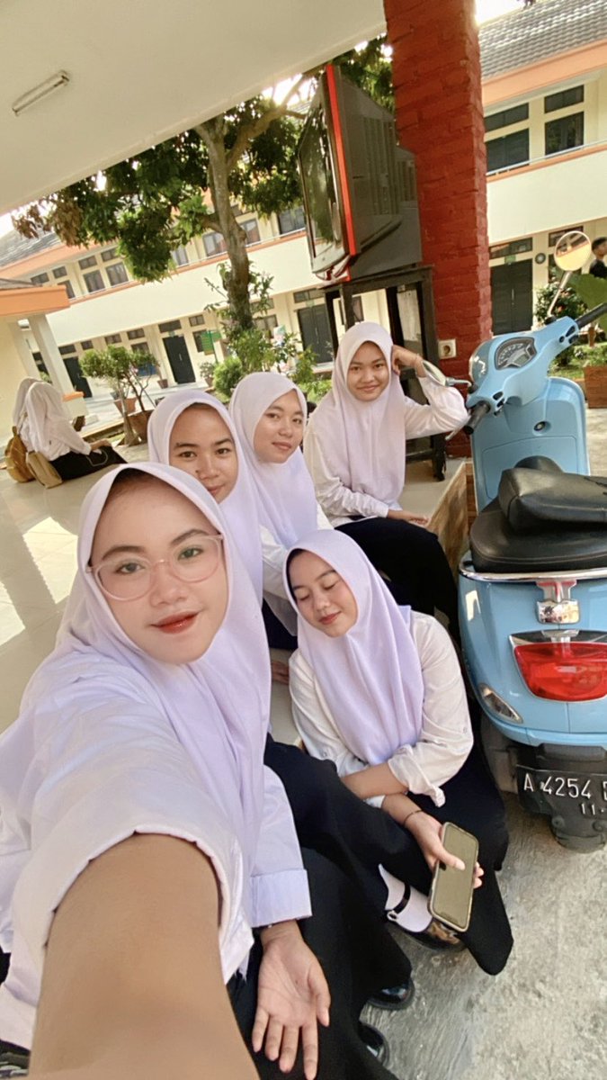 candysadevi30's tweet photo. Ciwi ciwiku guys🤩 https://t.co/RrYVL1cBEi