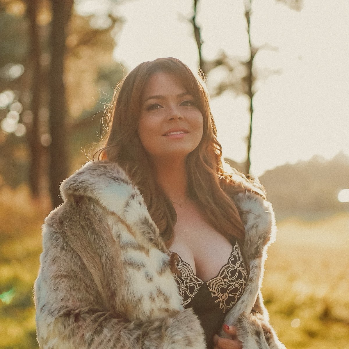 LucieTigerMusic's tweet image. It's official, new music is coming! 'Done Wonderin'' will be out on September 8 - pre-save and pre-order now at the link in my bio!