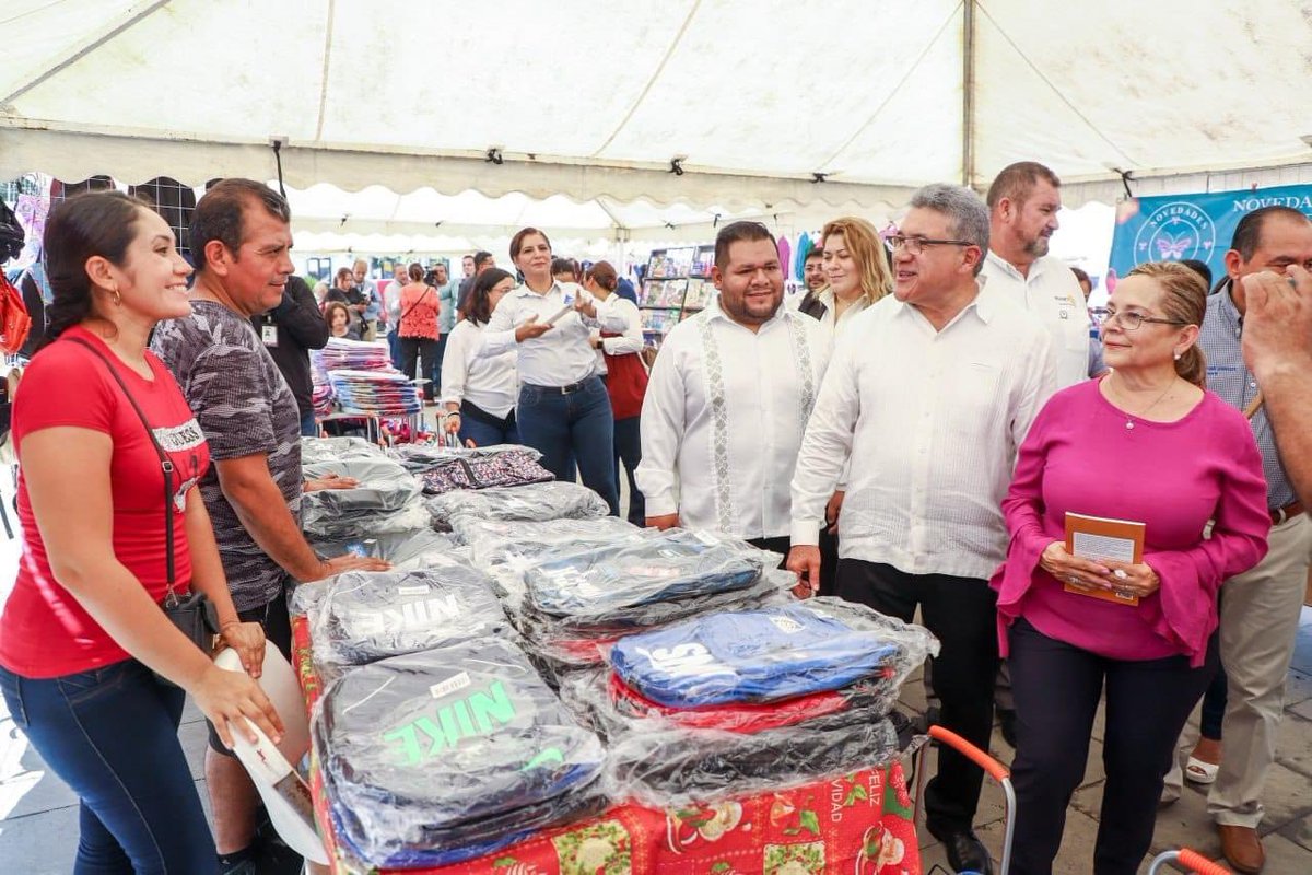 RossyLuque4T's tweet photo. Sabemos que sin educación no hay transformación, es por eso que ya están listos para recibirlos en la gran ExpoVenta Regreso a Clases 2023 en nuestra plaza constitución. https://t.co/kpKY6aYLqF