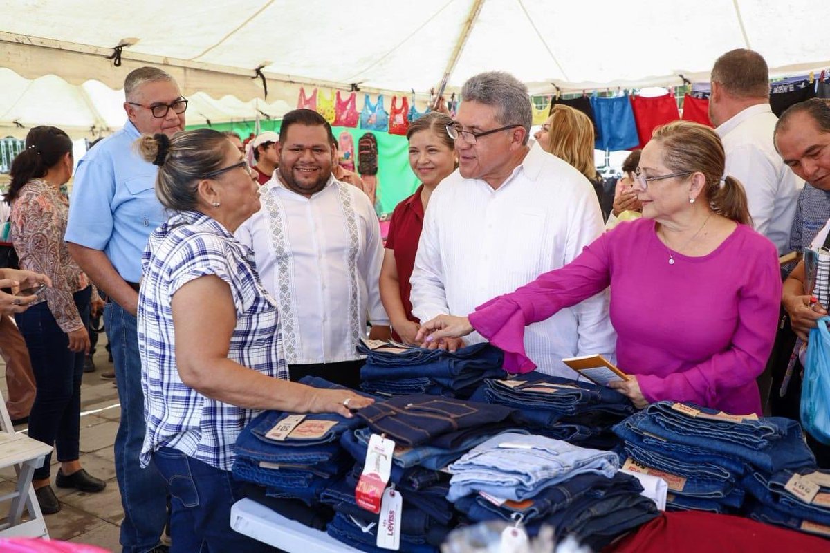 RossyLuque4T's tweet photo. Sabemos que sin educación no hay transformación, es por eso que ya están listos para recibirlos en la gran ExpoVenta Regreso a Clases 2023 en nuestra plaza constitución. https://t.co/kpKY6aYLqF