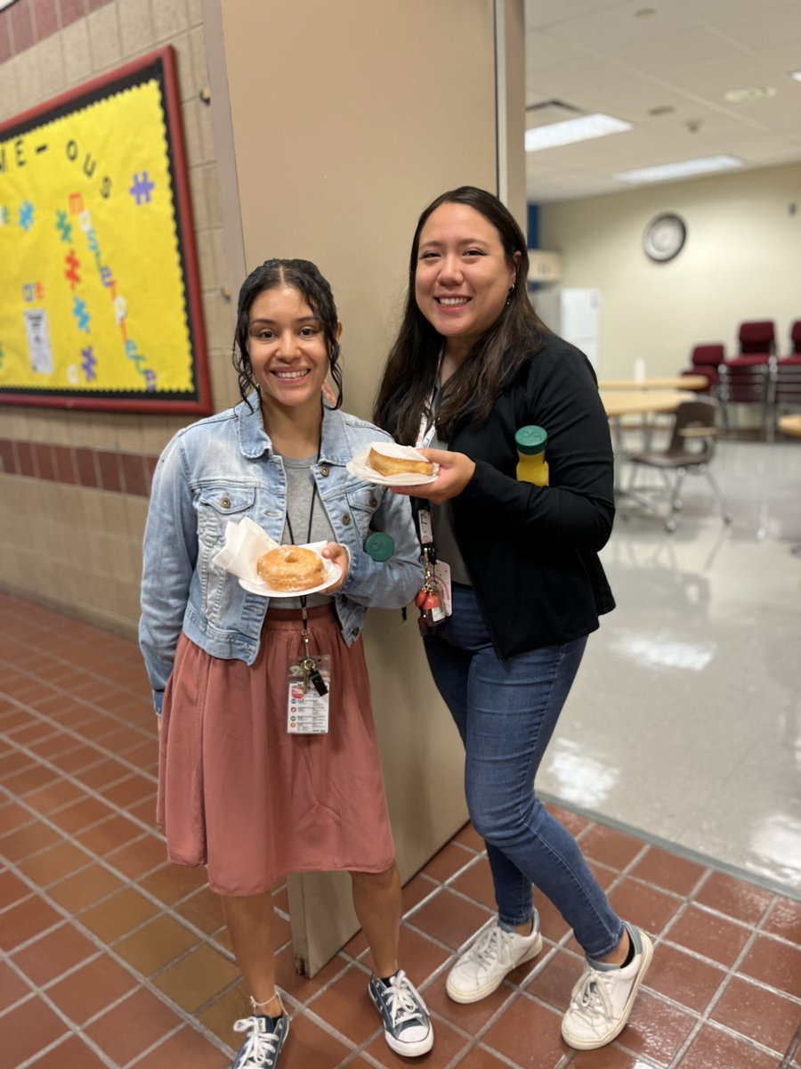 MrsSanchez_2013's tweet photo. #latepost 
Special thanks to @_Janay_B for bringing sunshine to the Huskies on Friday morning with donuts and juice!! We appreciate you, your generosity, and support! @hearnehusky https://t.co/tAY5Q1SiDt