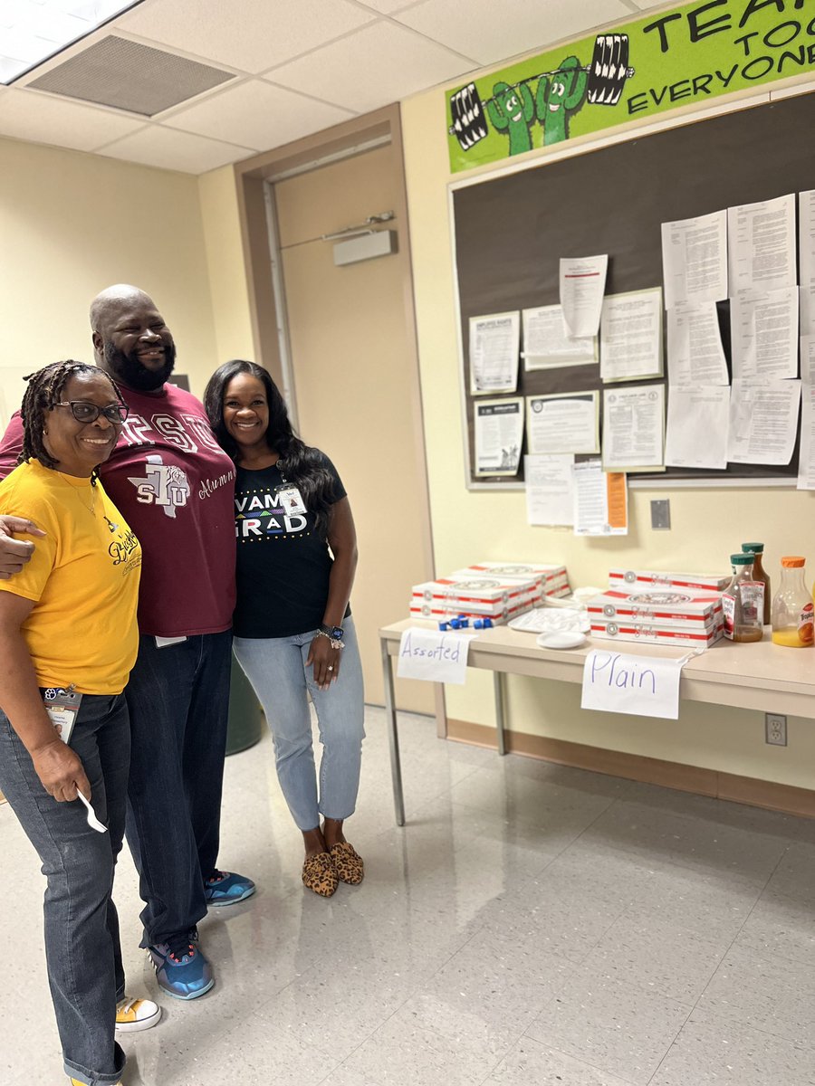 MrsSanchez_2013's tweet photo. #latepost 
Special thanks to @_Janay_B for bringing sunshine to the Huskies on Friday morning with donuts and juice!! We appreciate you, your generosity, and support! @hearnehusky https://t.co/tAY5Q1SiDt
