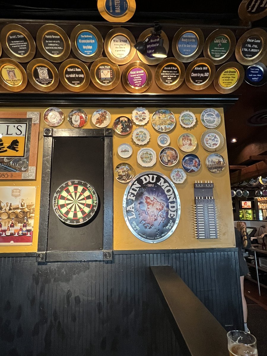 jerrywelch's tweet photo. Nothing beats some darts and @Unibroue - Jerry V is da man. https://t.co/5AtbfX59LO