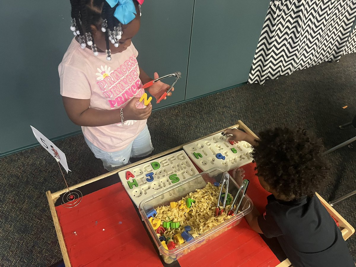 HumbleISD_PLE's tweet photo. Pre-K students were engaged in learning this morning! 🔤✂️🟩✏️ @ClaThomas_PLE @ThreattSoviet @kvera_inKinder @TheLitCoachLife @Shea_Nairn @ReadandWriteBFF @ShalaniaLevy https://t.co/JUsSfiM4i7