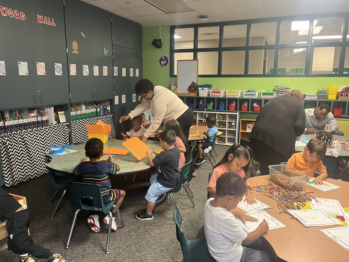 HumbleISD_PLE's tweet photo. Pre-K students were engaged in learning this morning! 🔤✂️🟩✏️ @ClaThomas_PLE @ThreattSoviet @kvera_inKinder @TheLitCoachLife @Shea_Nairn @ReadandWriteBFF @ShalaniaLevy https://t.co/JUsSfiM4i7