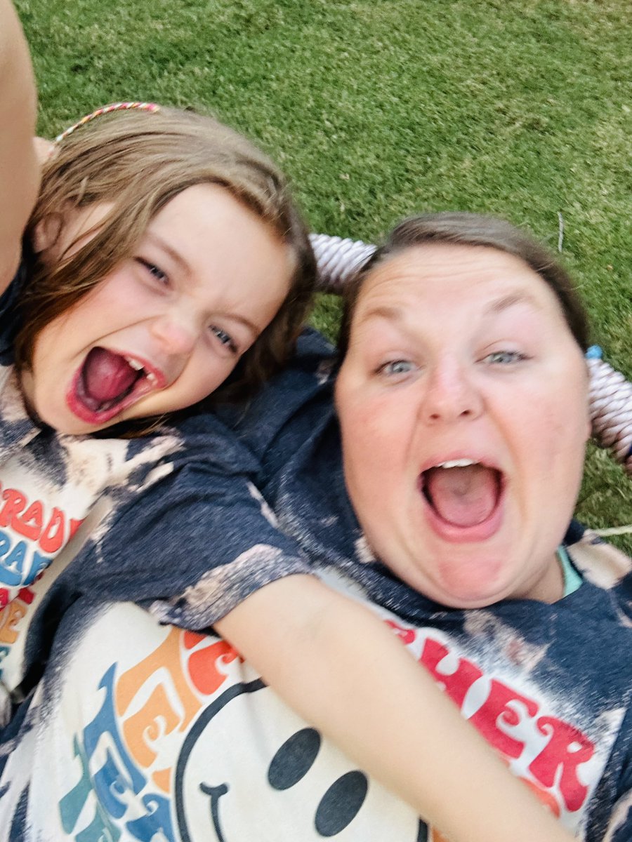 My favorite part of my first week of school…seeing these two everyday throughout day with the BIGGEST smiles on their faces! BESt school ever! #SimplyTheBest <a href="/BESBartlett/">BESBartlett</a> 💙❤️
