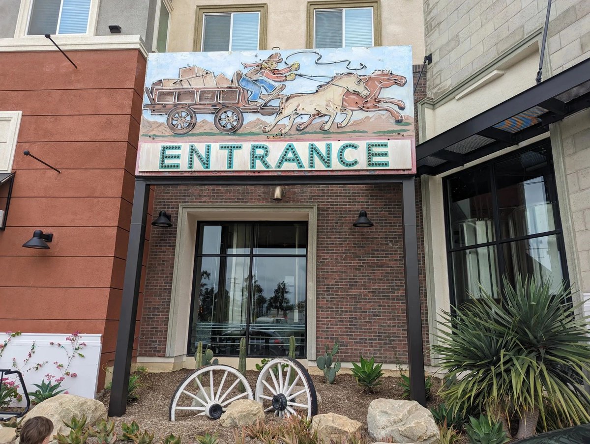 ReneeCARealtor's tweet photo. Knowing Ventura and Los Angeles Counties and all of Southland is how I do business in the area. There is great food and this repurposed sign from the 1940s Wagon Wheel Brewing Company is now in front of the microbrewery.
#ventura #oxnard #ReneeSerkinLeshner https://t.co/o2gybLAtM6