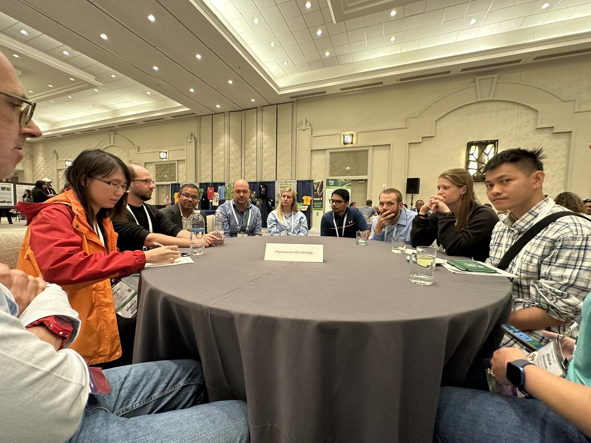Glad to see a full table in the Phyllosphere Microbiology Committee networking hour this afternoon! Thanks for everyone who stopped by to engage with us!
Shout out to our vice co-chair (co-chair to be) <a href="/HengAnLin1/">Heng-An Lin</a> for always being supportive in the committee leadership!