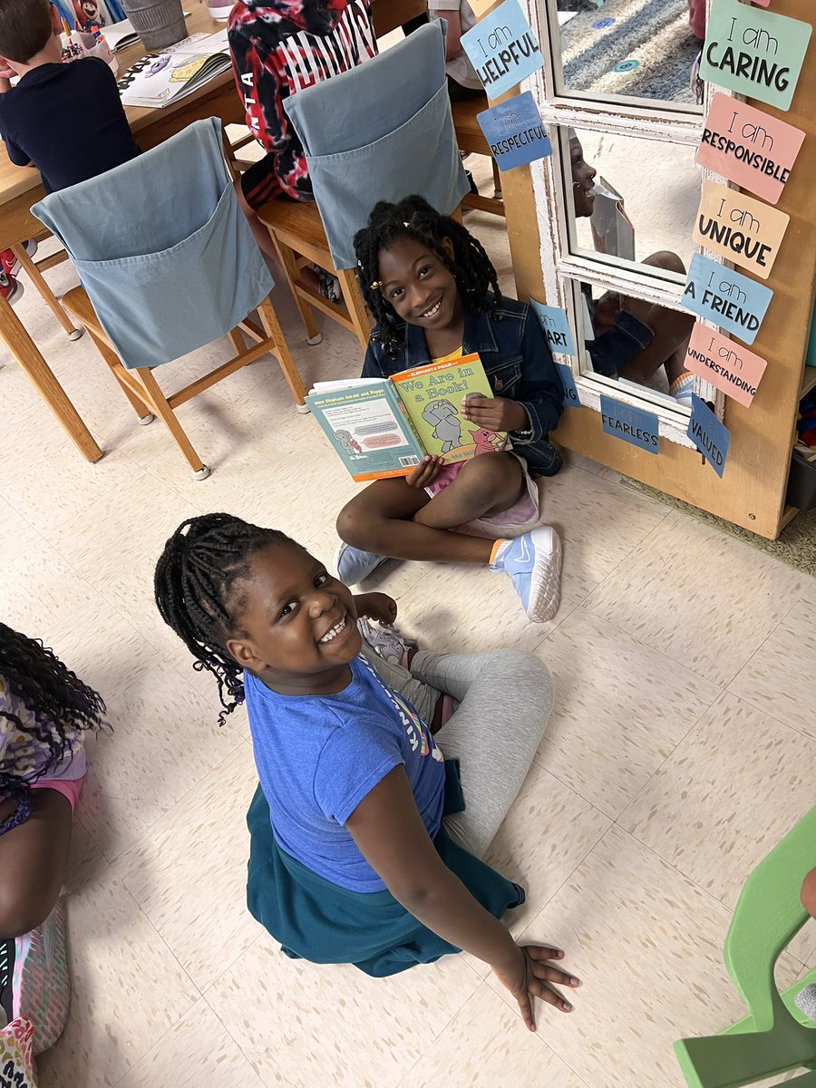 MrsHemphill304's tweet image. Book Buddies with these @Kempcougars !!! 

“Mrs. Hemphill I love my book buddy.” 

Love watching these kiddos build relationships with their peers. #learnleadexcel