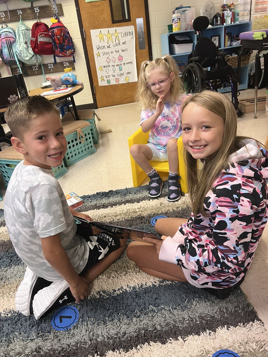 MrsHemphill304's tweet image. Book Buddies with these @Kempcougars !!! 

“Mrs. Hemphill I love my book buddy.” 

Love watching these kiddos build relationships with their peers. #learnleadexcel