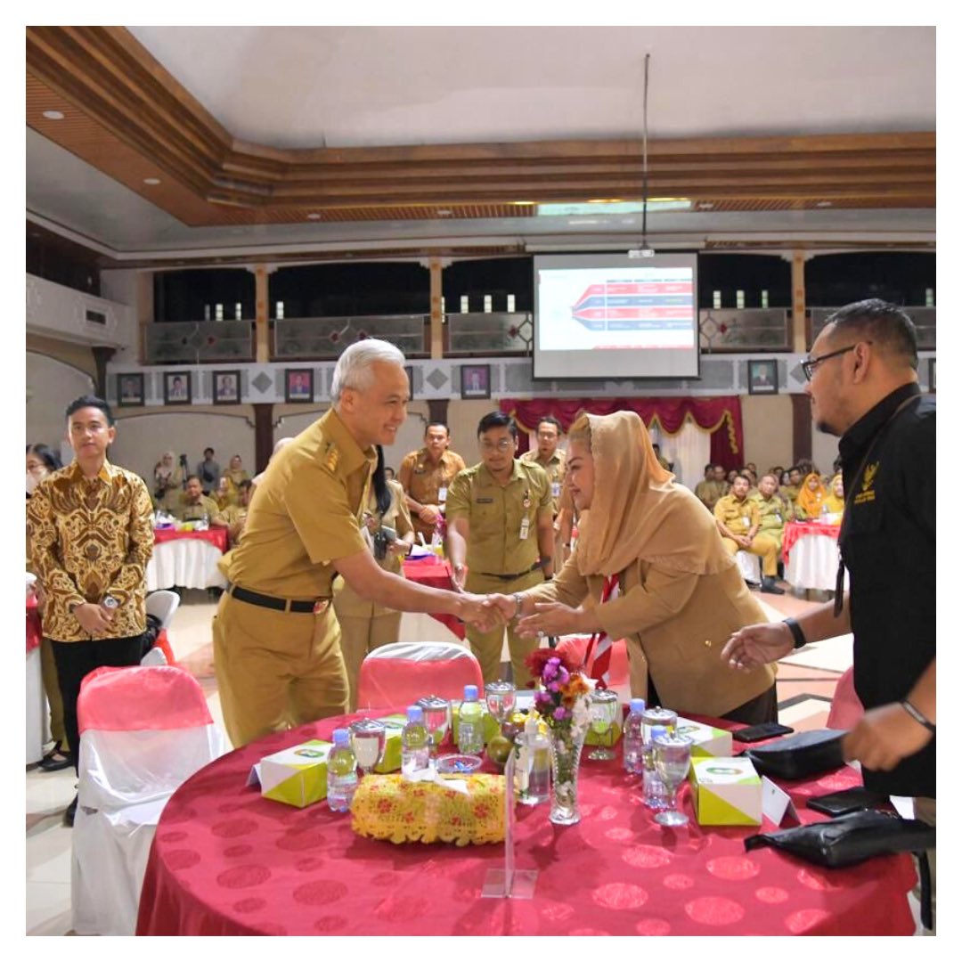 MbakIta_SMG's tweet photo. Menerima Penghargaan Sebagai Kota Terbaik Penyelenggaraan Pengembangan Kompetensi ASN se- Jateng

Ini menjadi yg terbaik untuk satu kategori pemerintah daerah, ini sebagai pendorong untuk kita bisa lebih baik dalam peningkatan sumber daya ASN yg ada di lingkungan Pemkot Semarang. https://t.co/3fAzGeYfPD
