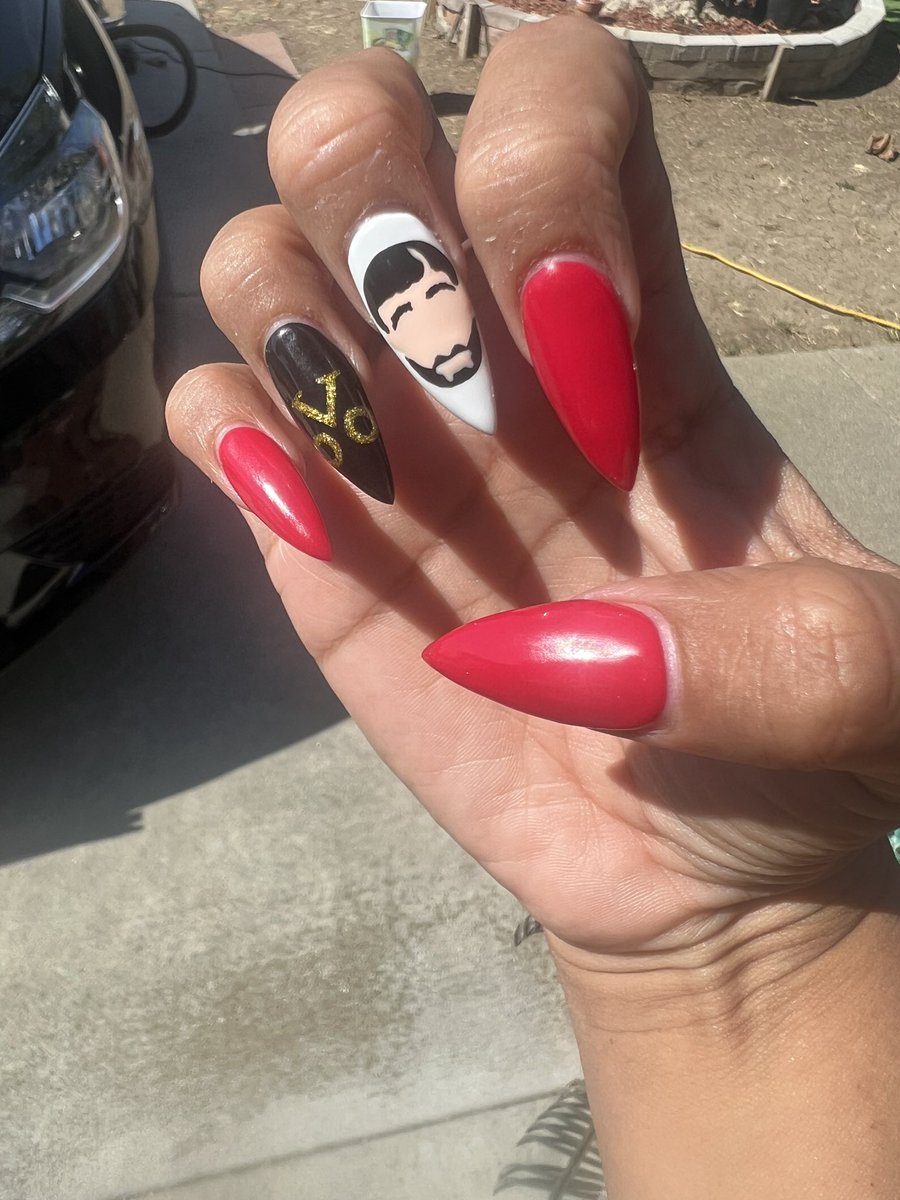 ccarrillo1983's tweet photo. My @Drake Nails ready for #ItsAllABlurTour @ChaseCenter #Friday #chasecenter #thecity #SanFrancisco #bayarea #drakeand21savage #colornails #essj https://t.co/cgOY2354E4