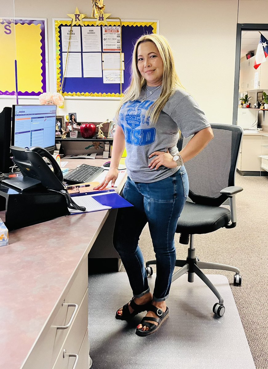 IseldaT's tweet photo. Ready for the new school year #RISDFirstDay #risd #godbless #RHS https://t.co/c0yW1HF8qF