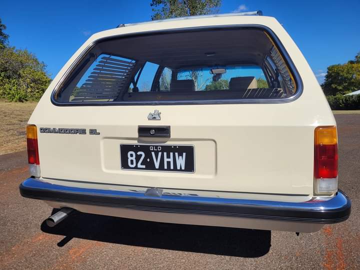 Suka Mobil Tua tweet media