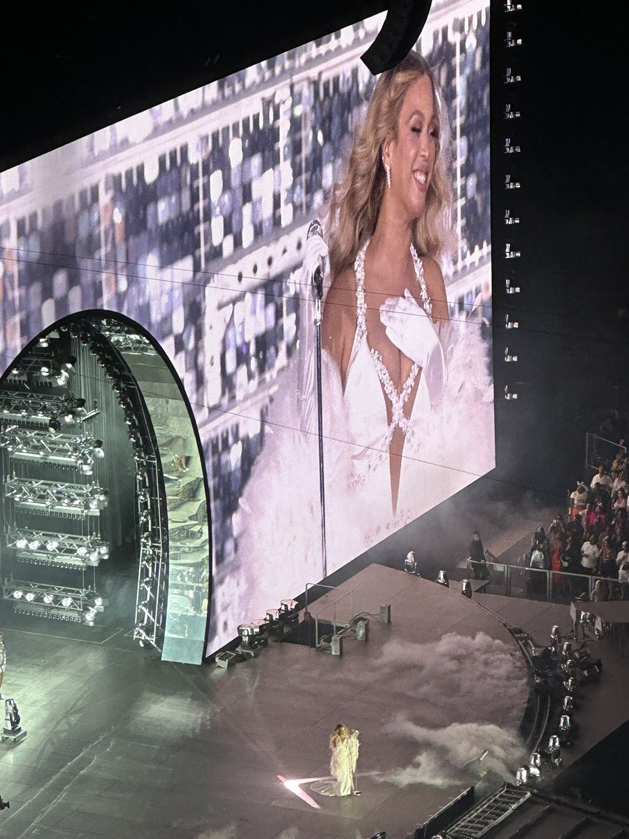 Jeez she’s a goddess