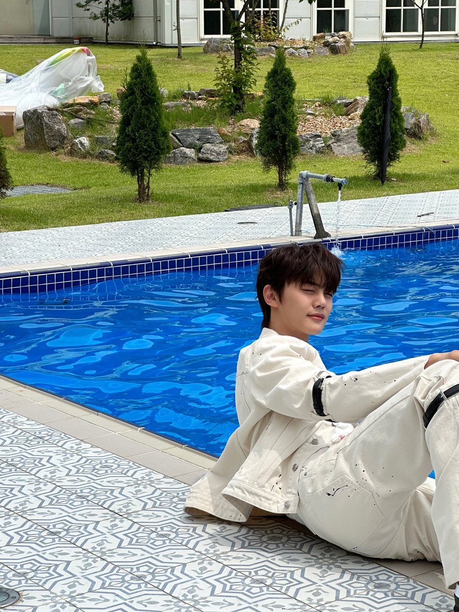 _💌

헤이 유 제로즈 투데이 드디어 콘서트데이!!!좀 이따 온라인,오프라인에서 보자고용ㅎㅎㅎ내사랑들 진짜 딱 기다려요 잊지 못할 시간이 뭔지 각인시켜줄게요 기다려용 진짜로 사랑해 조금 이따 봐❤️제로즈 안우는 건 좀 힘들 것 같고 최대한 참되 마지막 곡에만 울기로 약속할게용

#KIMGYUVIN