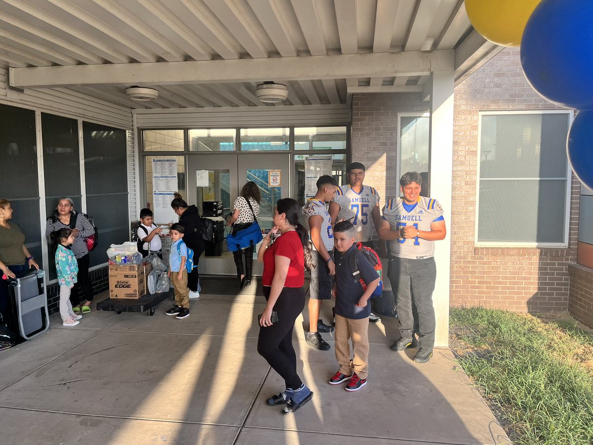 _SpartaFootball's tweet photo. The Samuell Football Program helped get the school off to a Great Start at Thelma Richardson Elementary School. Future Spartans. https://t.co/1W6psNJs3u